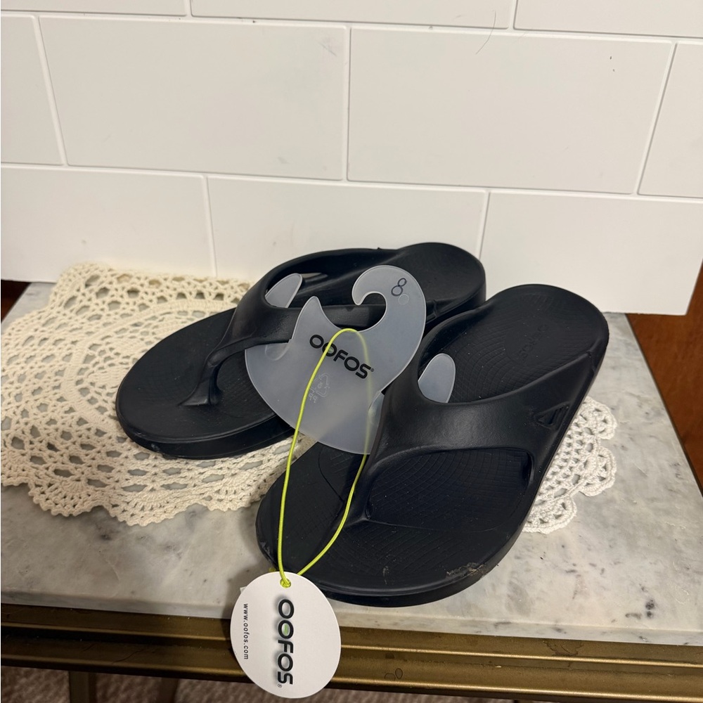 OOFOS Black Original Sandals size 8